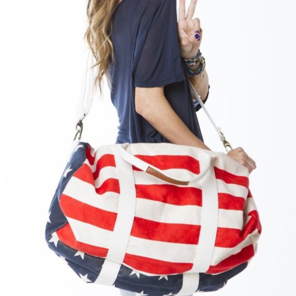 Brandy Melville❤️USA flag duffle bag❤️